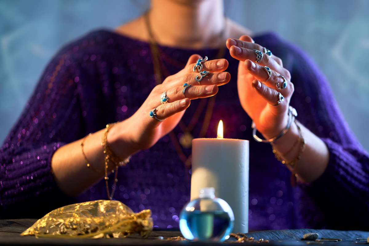 What is clairvoyance and how to tap into it?